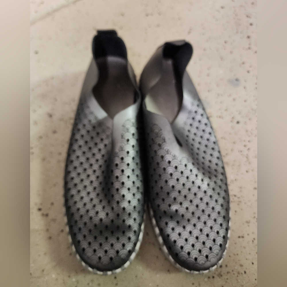 Ilse Jacobsen Black Flats with Slip-On Design and Perforated Pattern